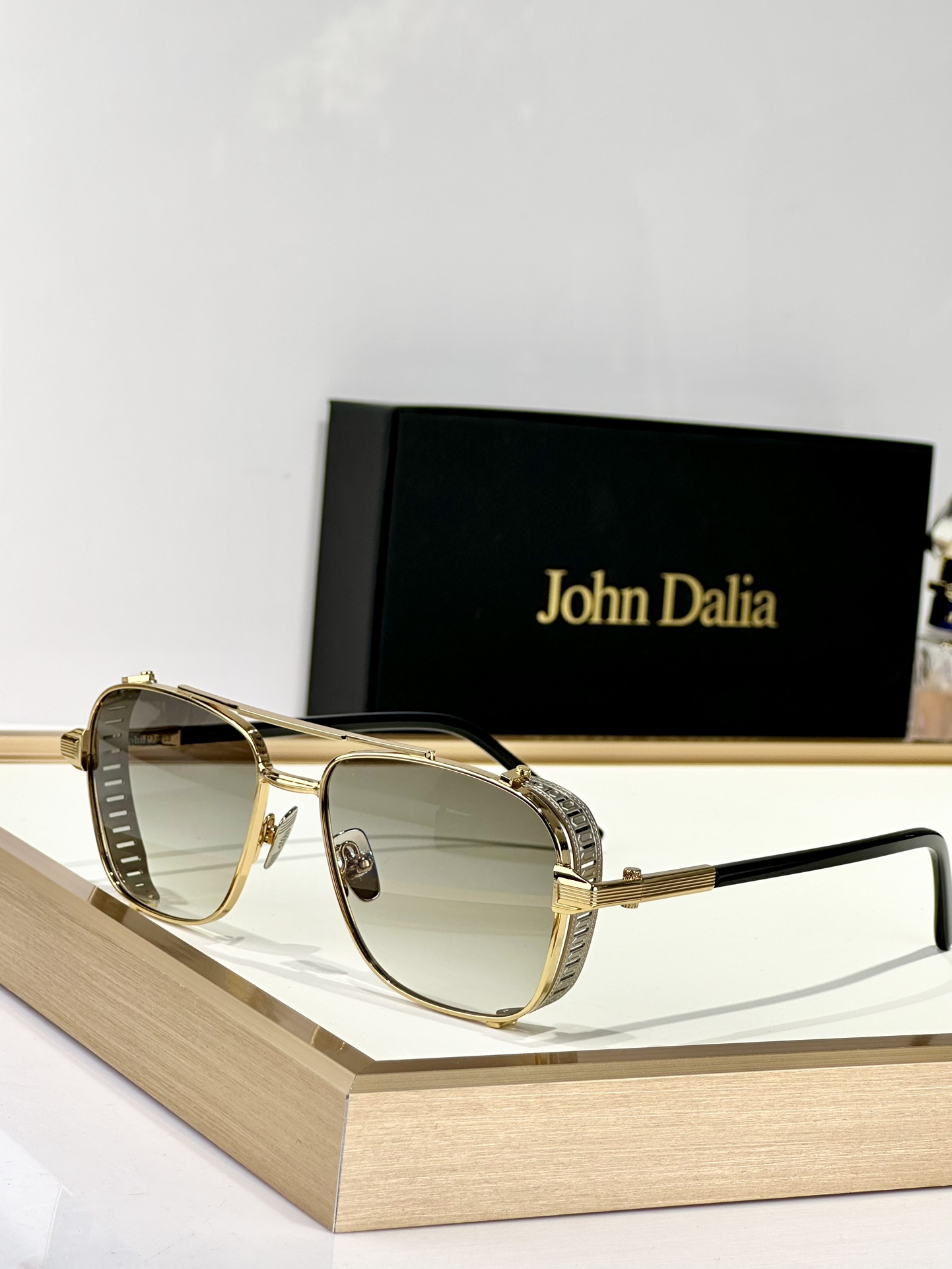  John Dalia
MODPhil
Size：48口22 -145
