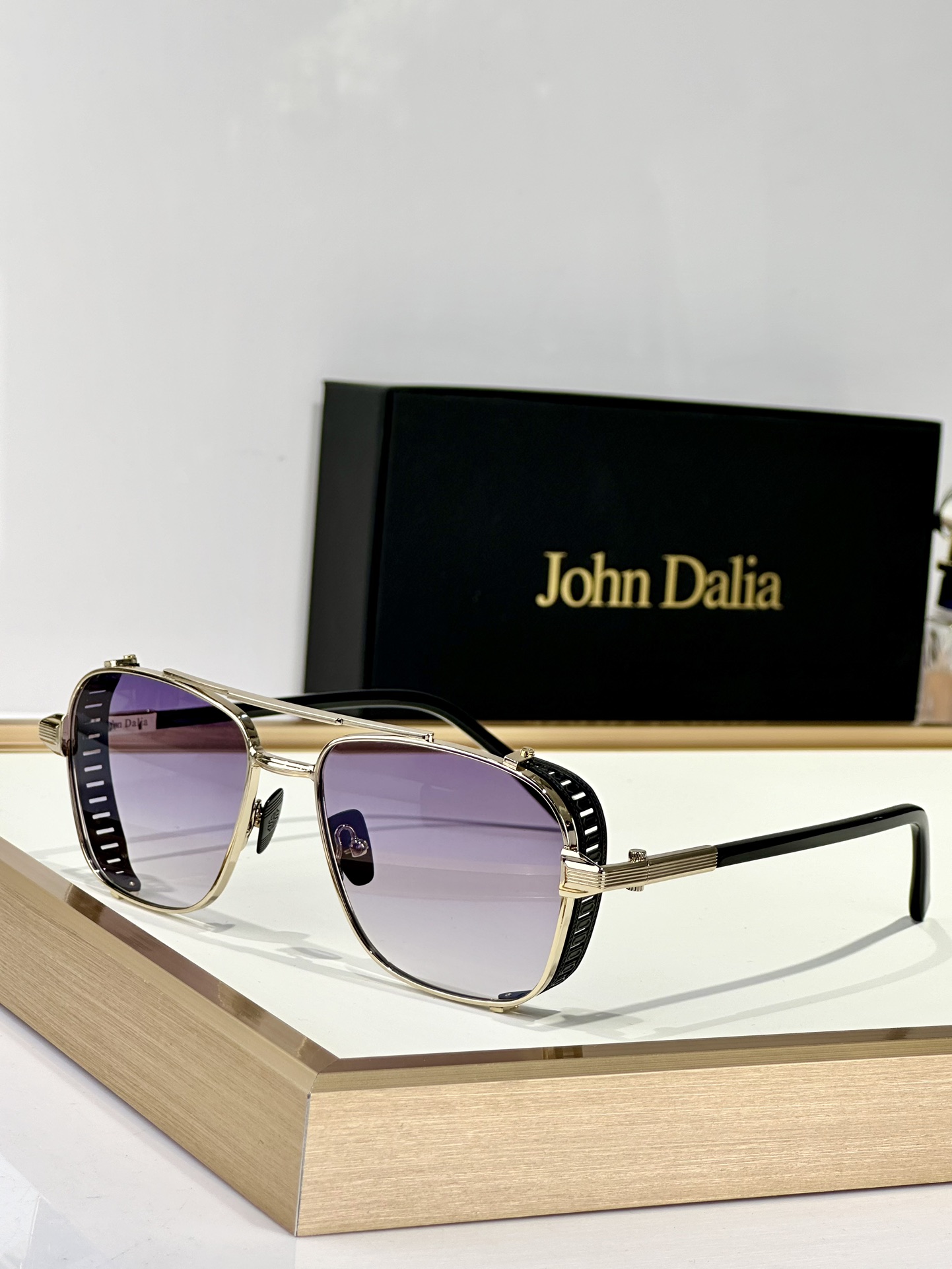  John Dalia
MODPhil
Size：48口22 -145
