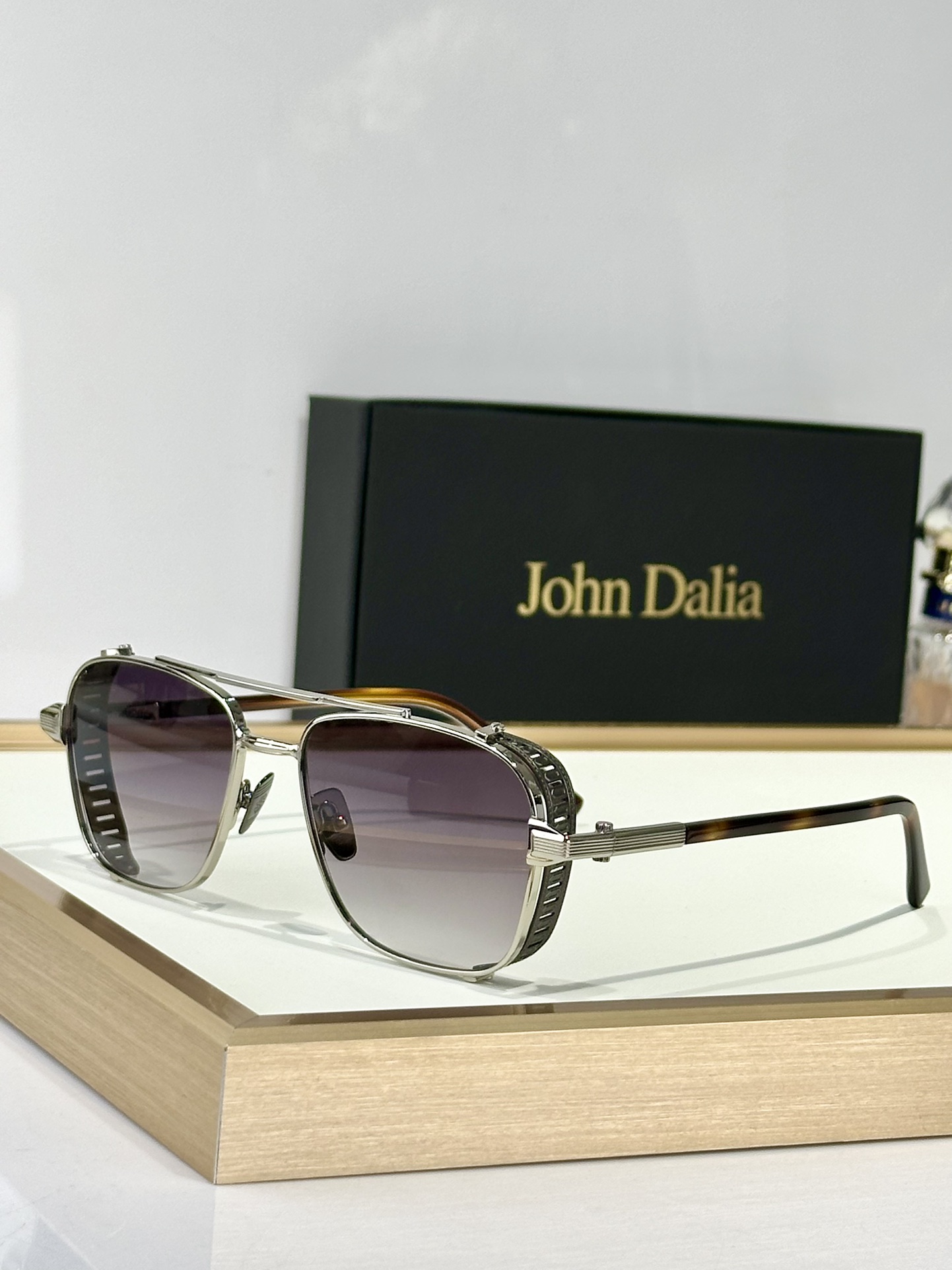  John Dalia
MODPhil
Size：48口22 -145
