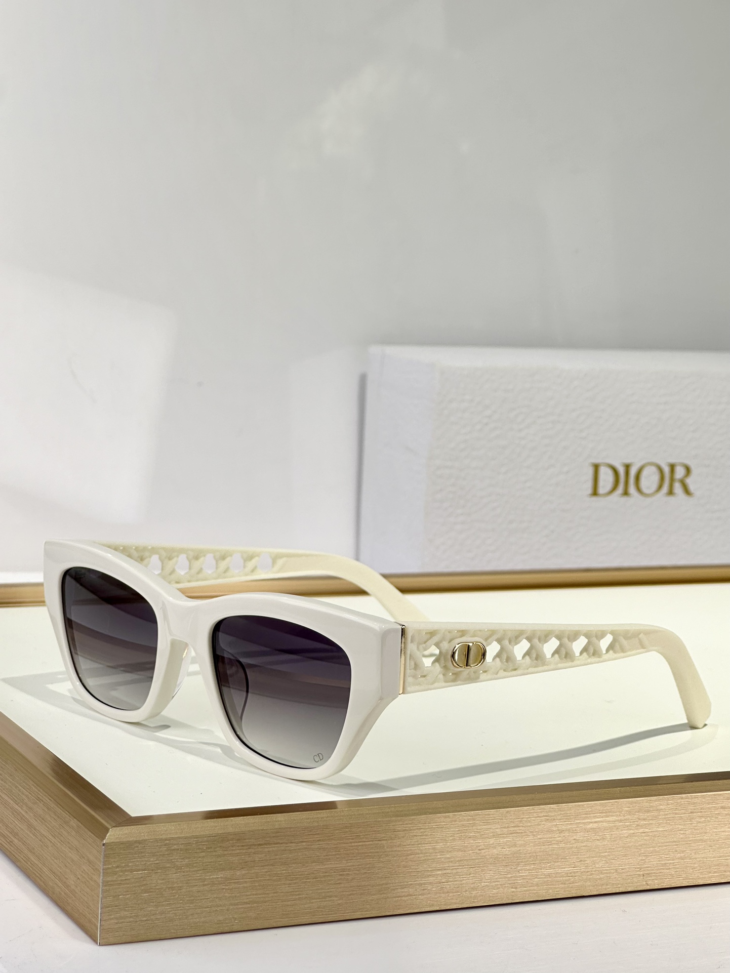  DIOR
MOD：VeryDior S21
Size：53口20-140
