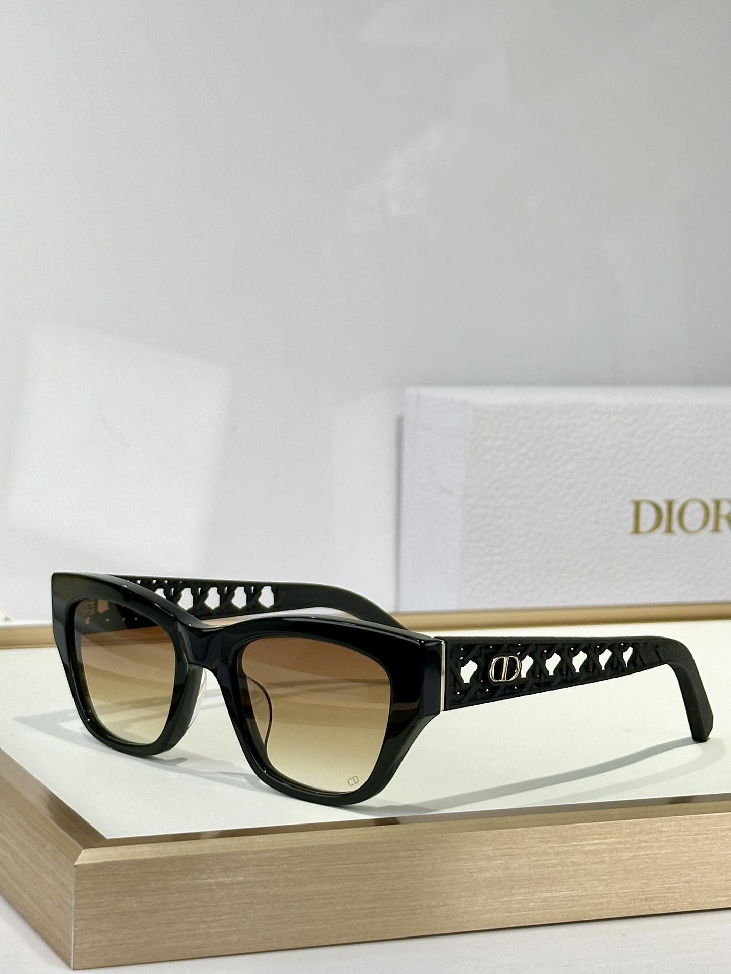  DIOR
MOD：VeryDior S21
Size：53口20-140
