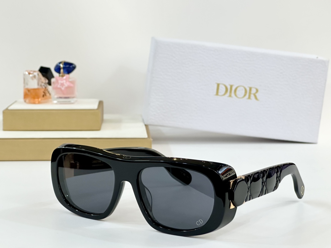 。 DIOR
MOD：Lady95.22S1I
Size：59口18 130
