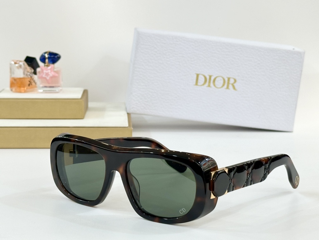 。 DIOR
MOD：Lady95.22S1I
Size：59口18 130
