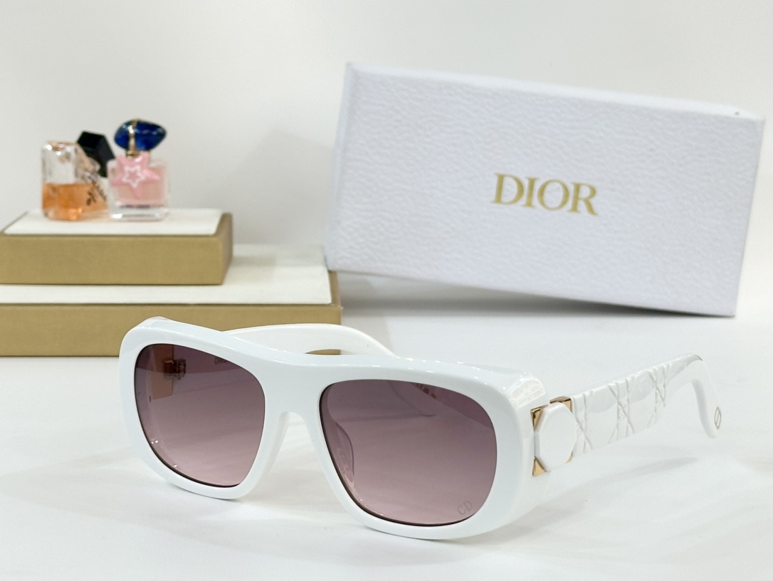 。 DIOR
MOD：Lady95.22S1I
Size：59口18 130
