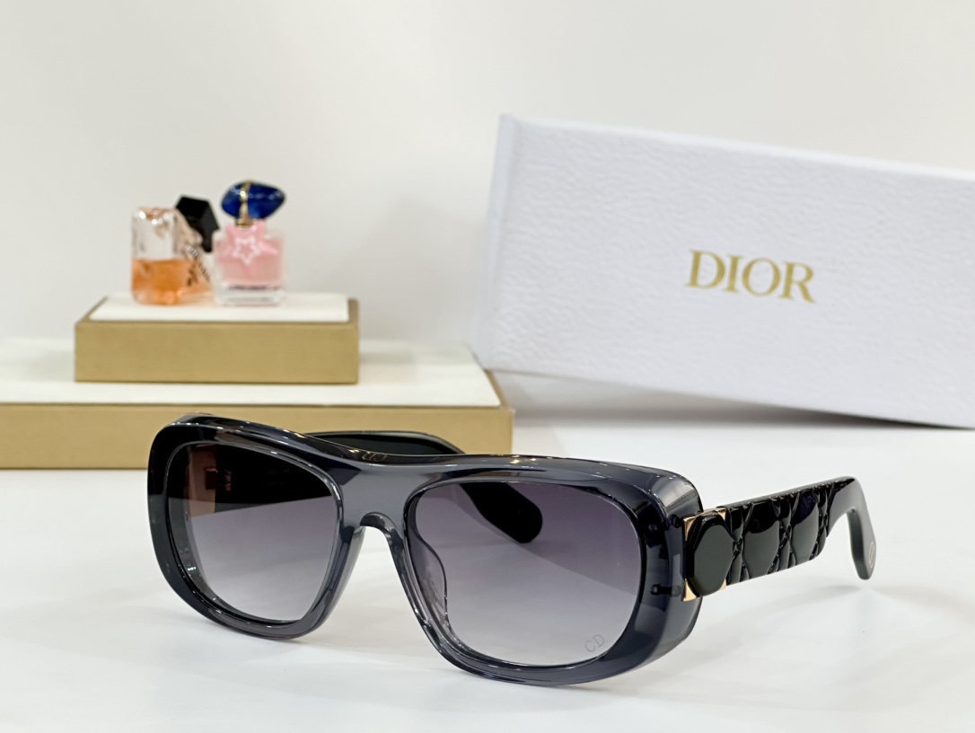 。 DIOR
MOD：Lady95.22S1I
Size：59口18 130
