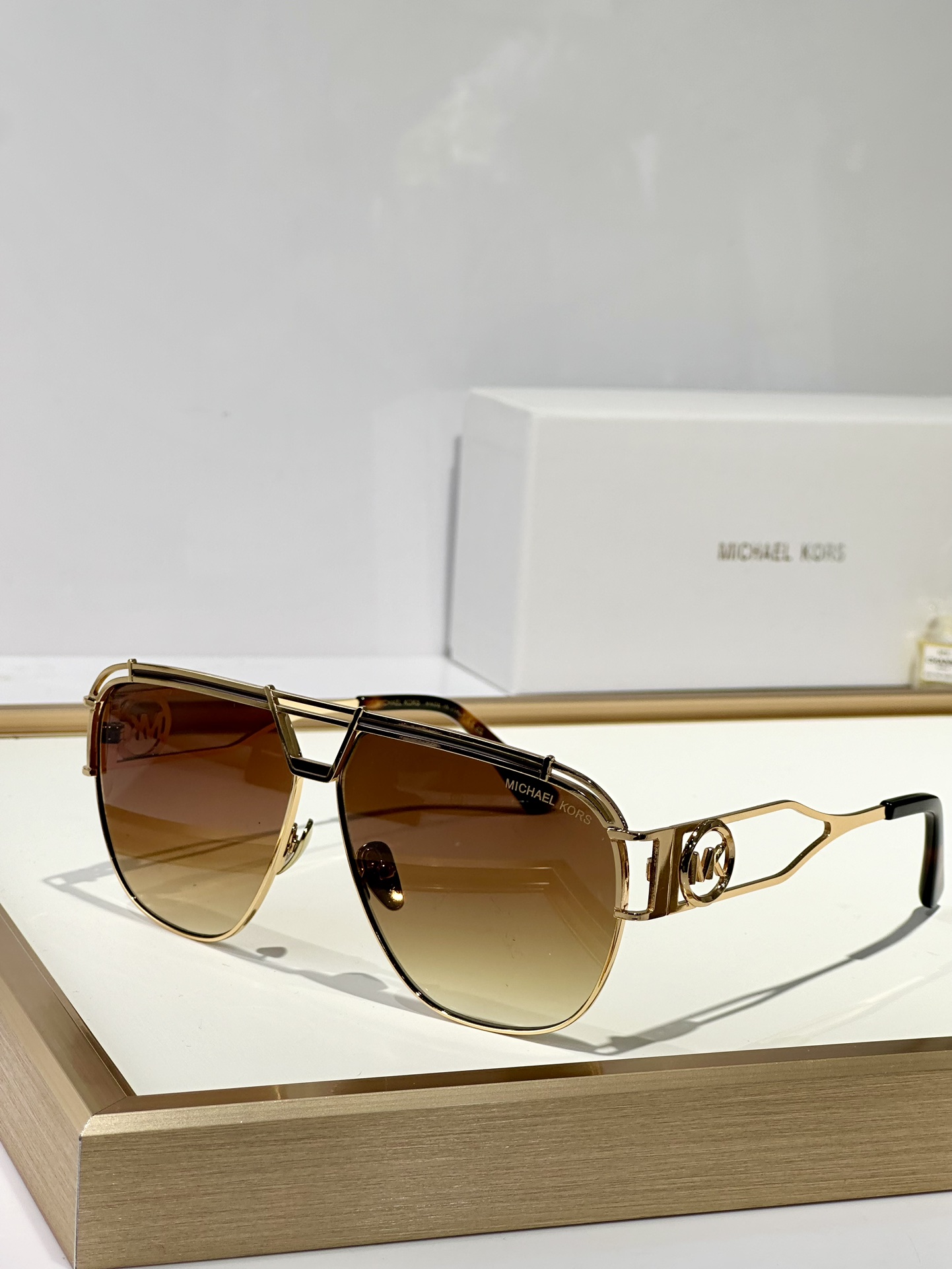  MICHAEL KORS
MODEL：MK1102
SIZE：62口10-140
