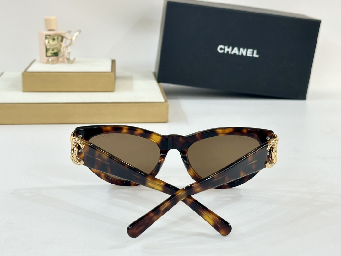  CHANEL
Model  6990
Size：53-20-145
