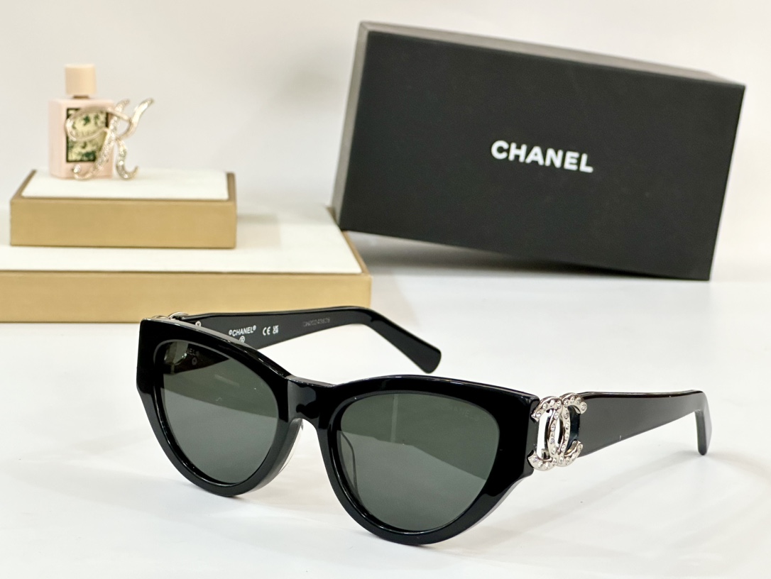  CHANEL
Model  6990
Size：53-20-145

