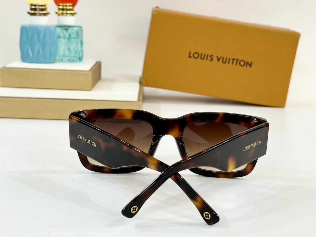  LOUIS VUITTON
MOD：LV Z1973
Size：52口22 145
