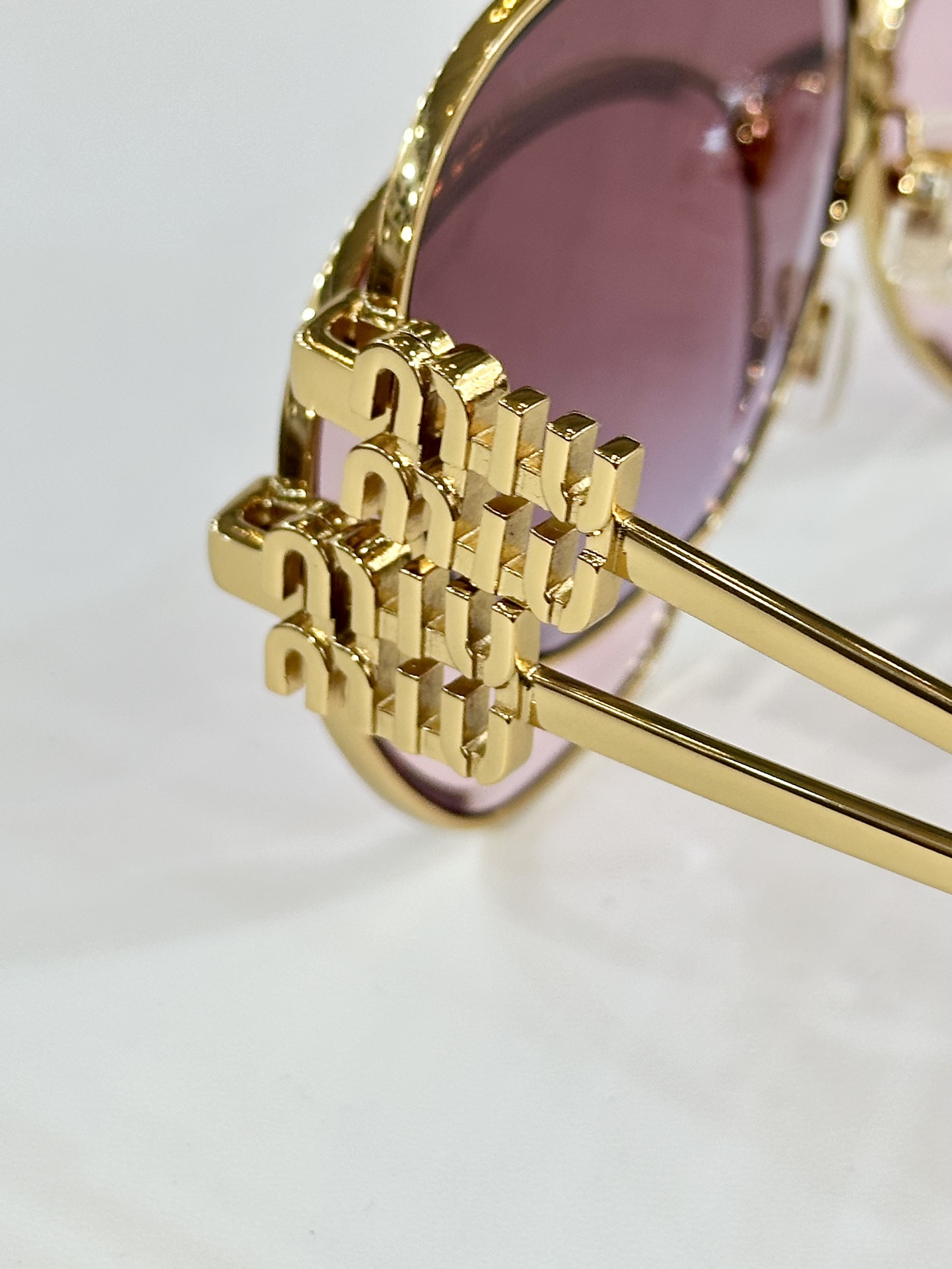  MIU MIU
MOD：MU56ZS
Size：57口18-145
