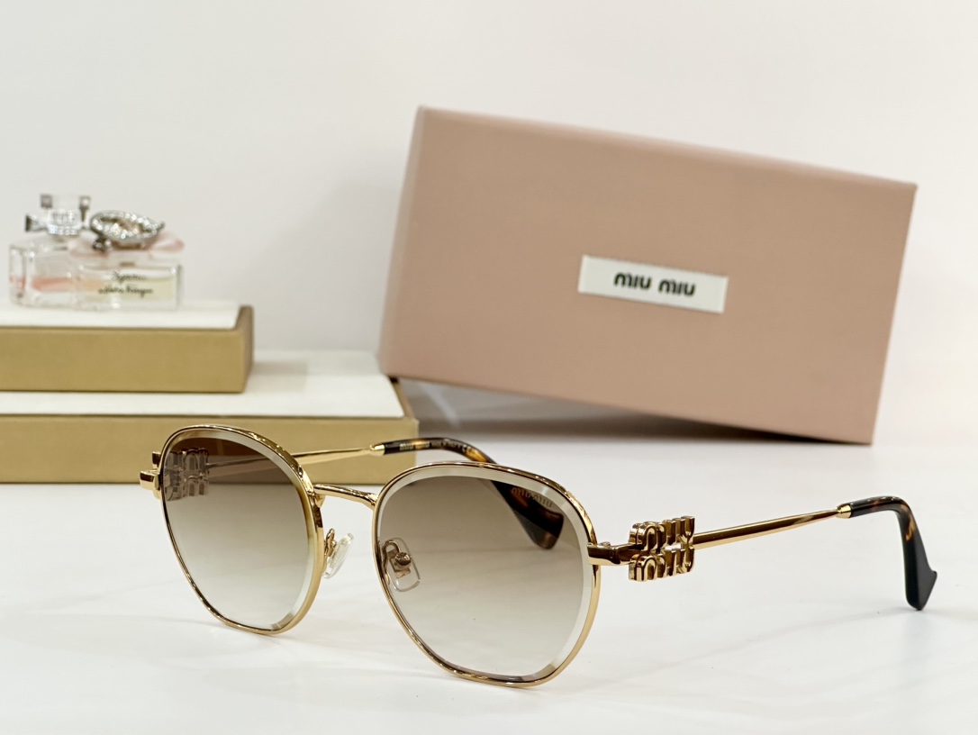  MIU MIU
MOD：MU56ZS
Size：57口18-145
