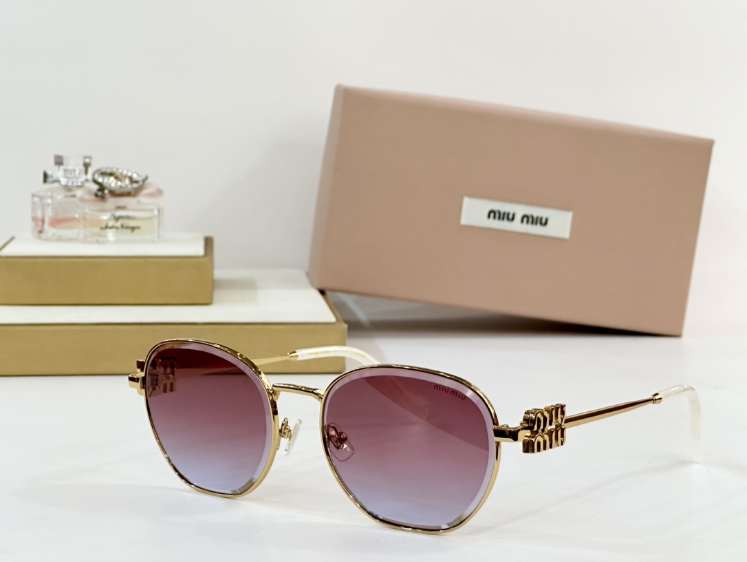  MIU MIU
MOD：MU56ZS
Size：57口18-145

