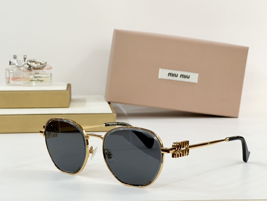  MIU MIU
MOD：MU56ZS
Size：57口18-145
