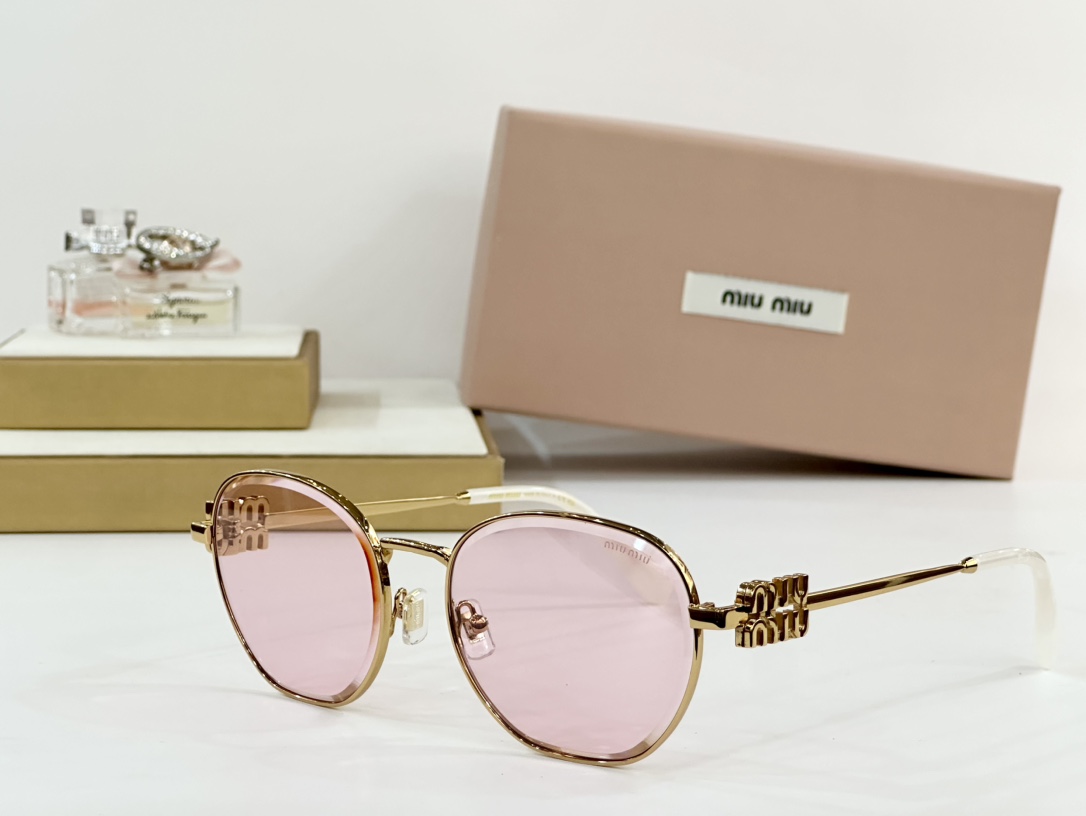  MIU MIU
MOD：MU56ZS
Size：57口18-145
