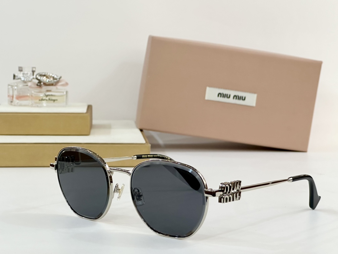  MIU MIU
MOD：MU56ZS
Size：57口18-145
