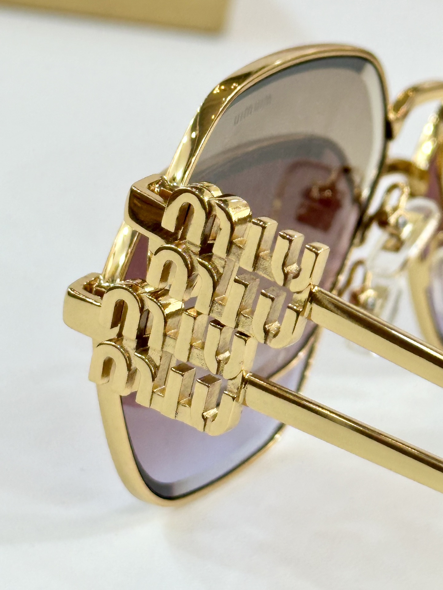  MIU MIU
MOD：MU55ZS
Size：60口18 145

