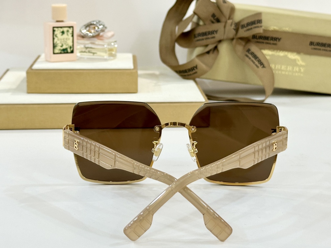  BURBERRY
MOD：BE2491
Size：60口17 145
