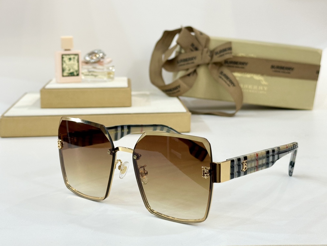  BURBERRY
MOD：BE2491
Size：60口17 145
