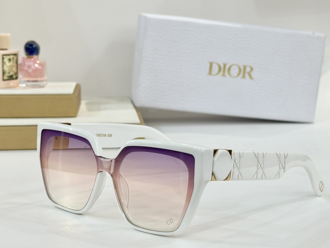  CHRISTIAN DIOR
MOD：20B0
Size：55口17 145
