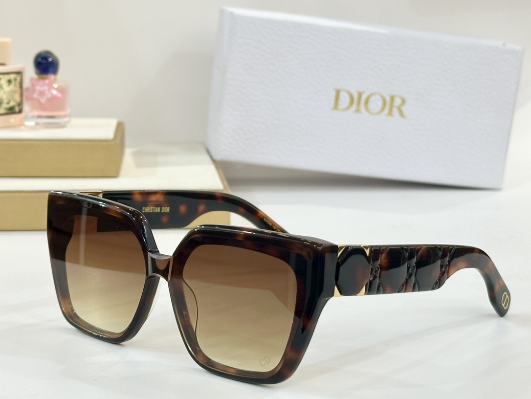  CHRISTIAN DIOR
MOD：20B0
Size：55口17 145
