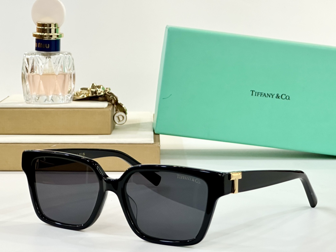  TIFFANY&CO.
MOD：TF2232U
Size：55口16 140
