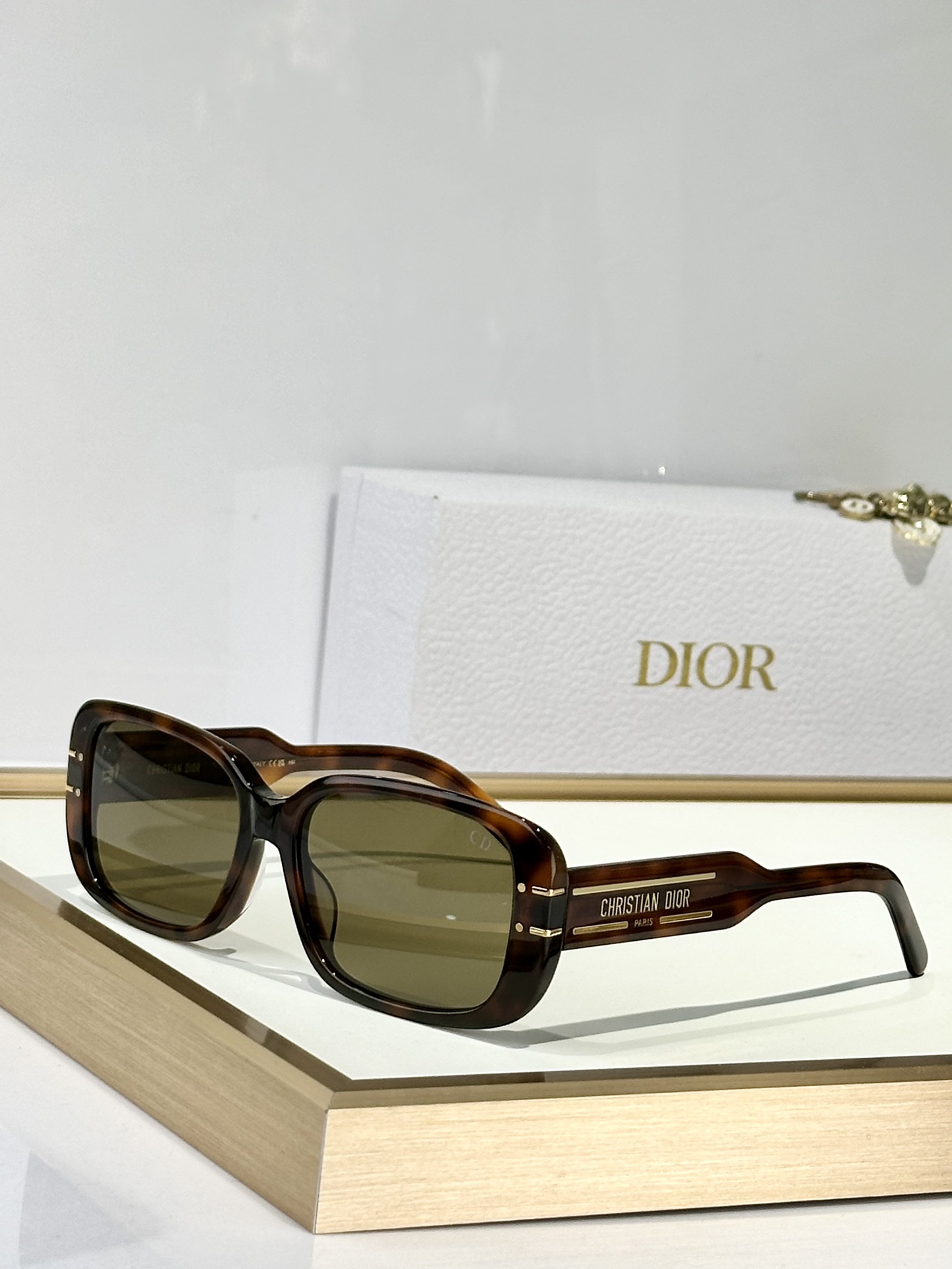  DIOR
MOD：S12F 10A2
Size：57口17 145
