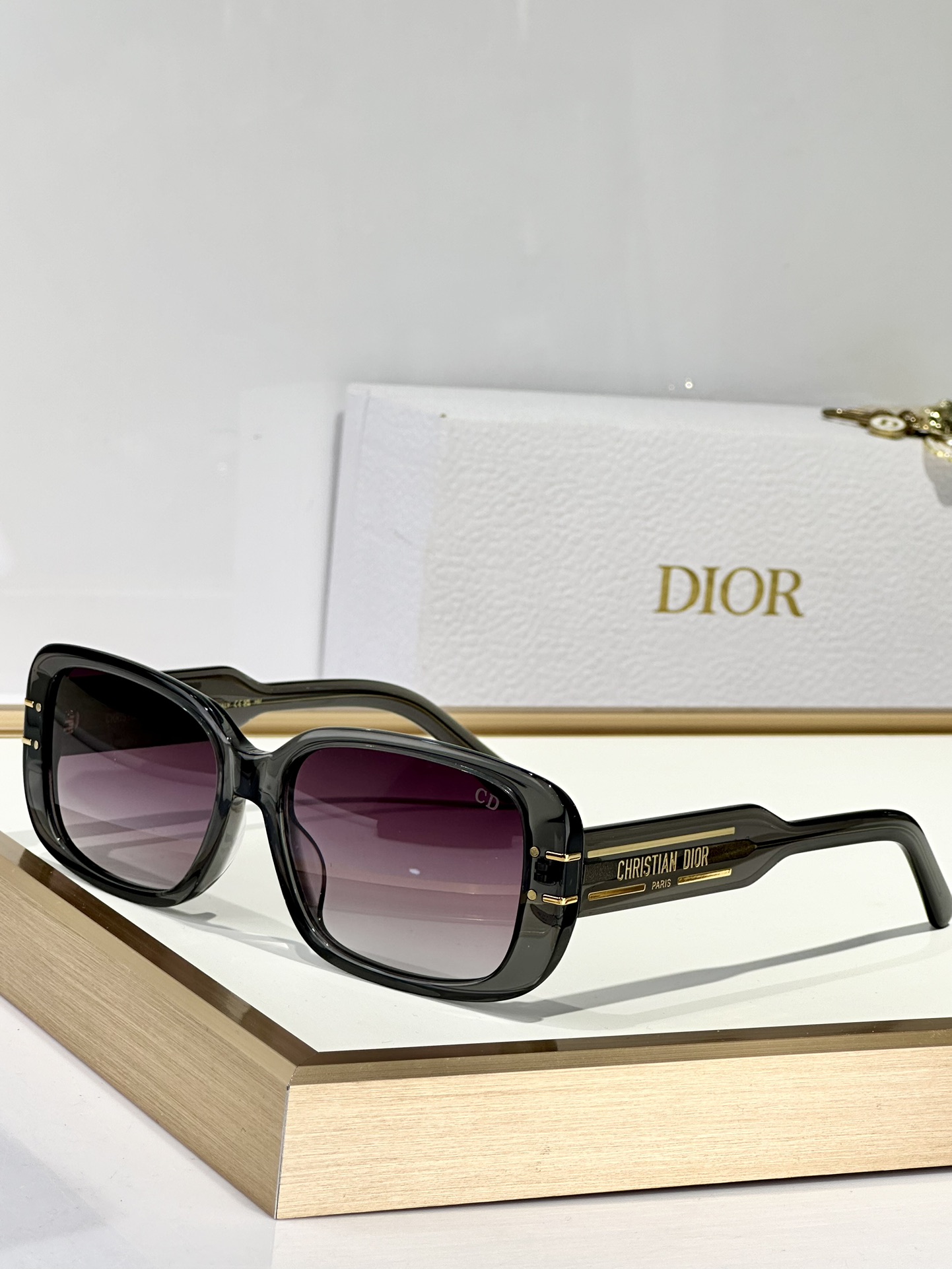  DIOR
MOD：S12F 10A2
Size：57口17 145
