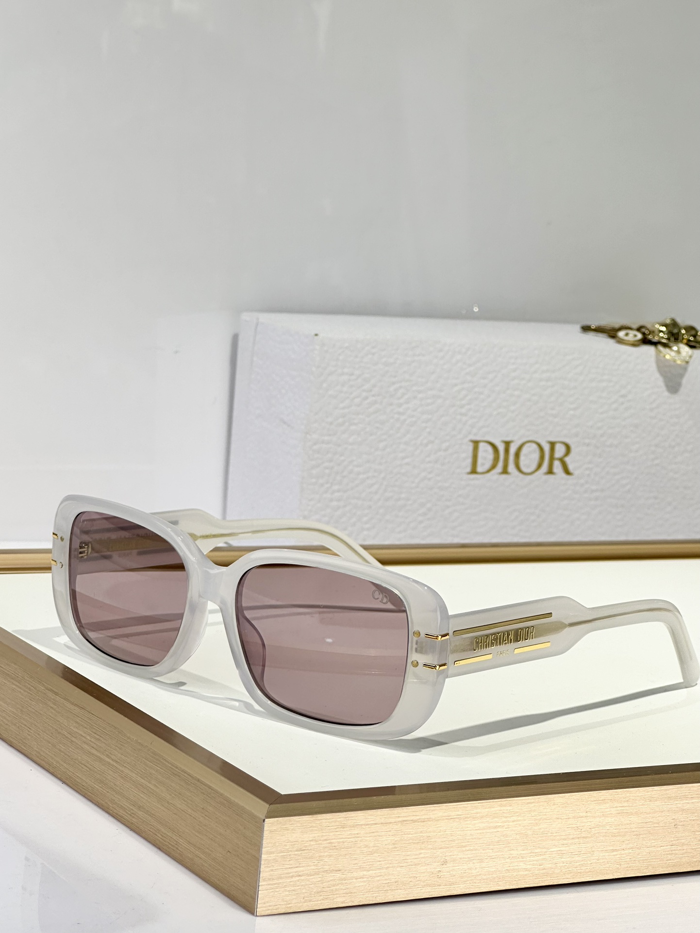  DIOR
MOD：S12F 10A2
Size：57口17 145
