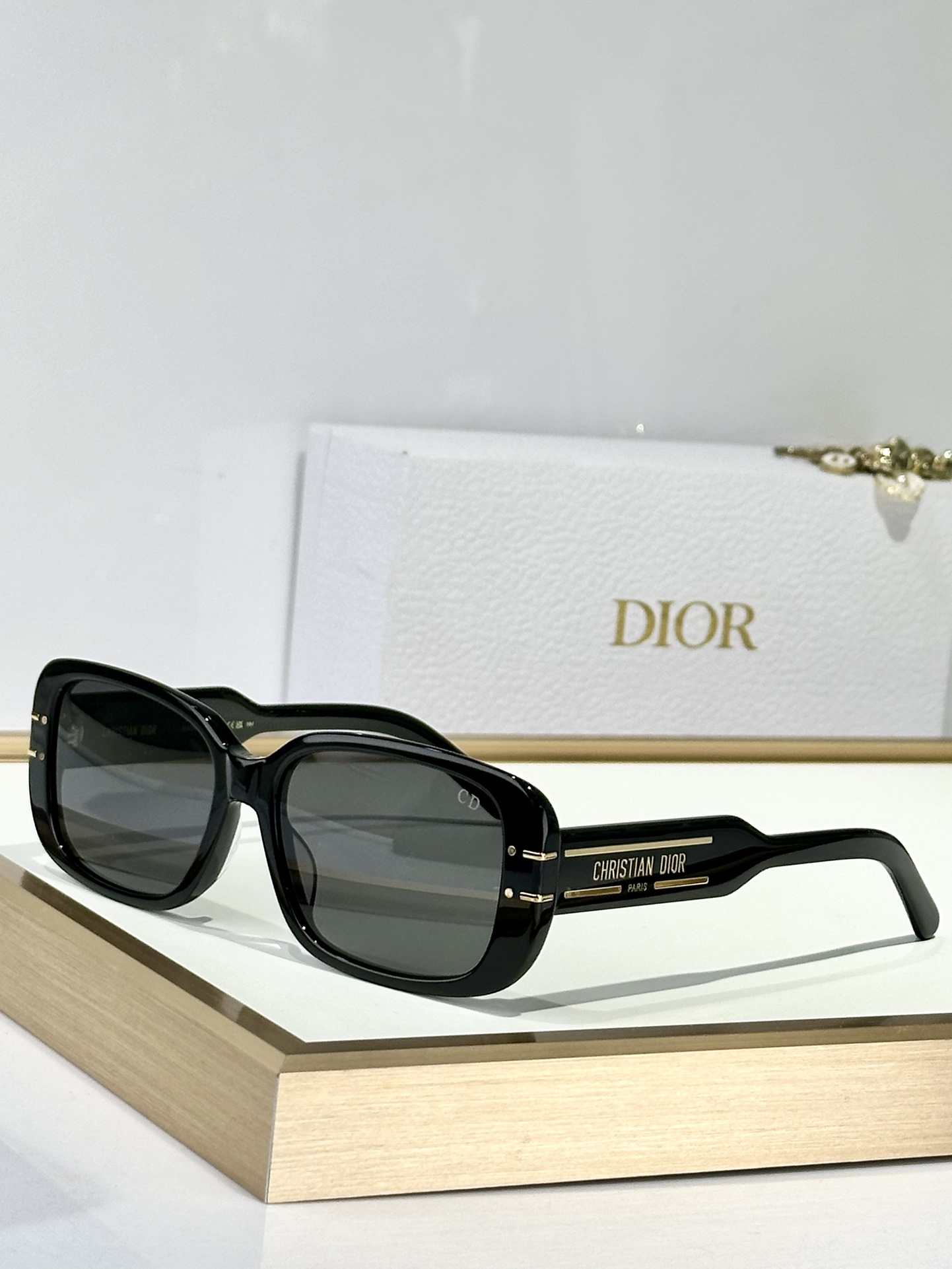  DIOR
MOD：S12F 10A2
Size：57口17 145
