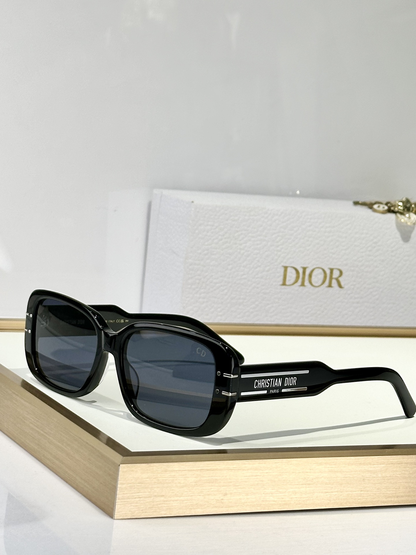  DIOR
MOD：S12F 10A2
Size：57口17 145
