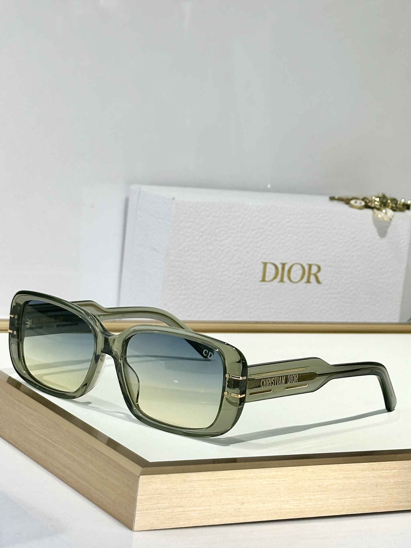  DIOR
MOD：S12F 10A2
Size：57口17 145
