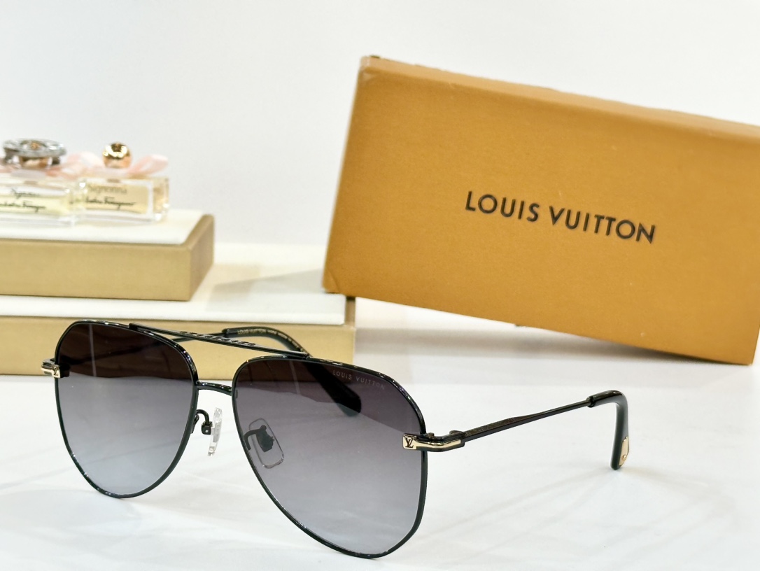  LOUIS VUITTON
MOD：Z1308
Size：61口14-145

