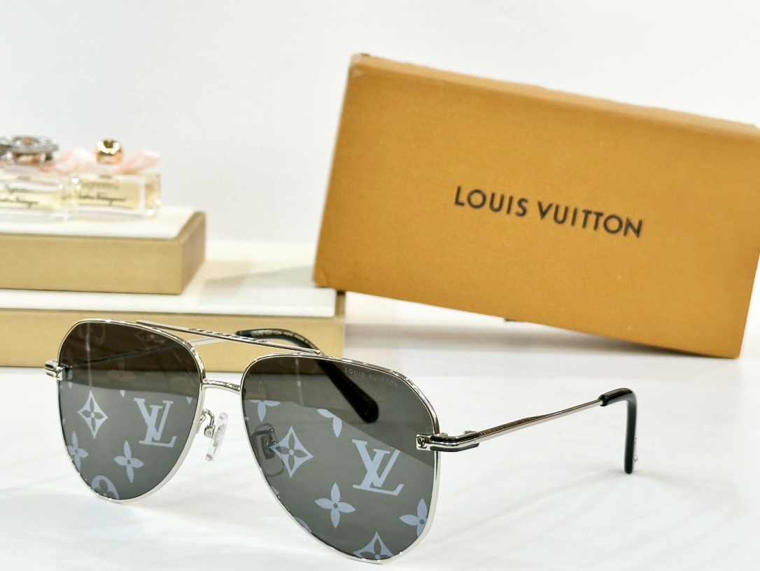 LOUIS VUITTON
MOD：Z1308
Size：61口14-145

