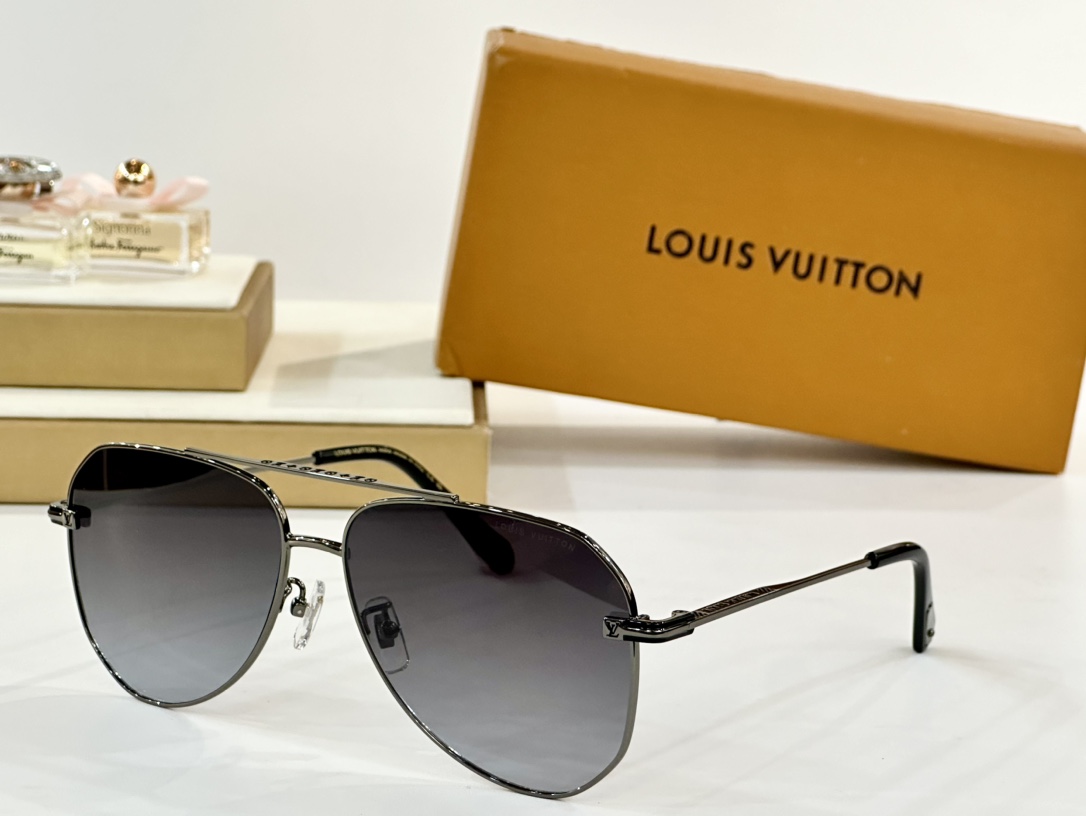  LOUIS VUITTON
MOD：Z1308
Size：61口14-145


