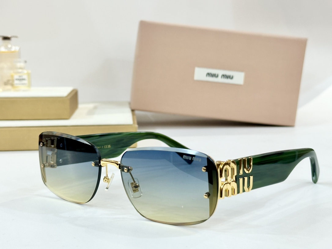  MIU MIU 
MOD：MU140AV
Size：65口17 142
