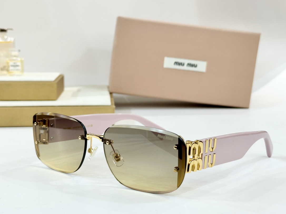  MIU MIU 
MOD：MU140AV
Size：65口17 142
