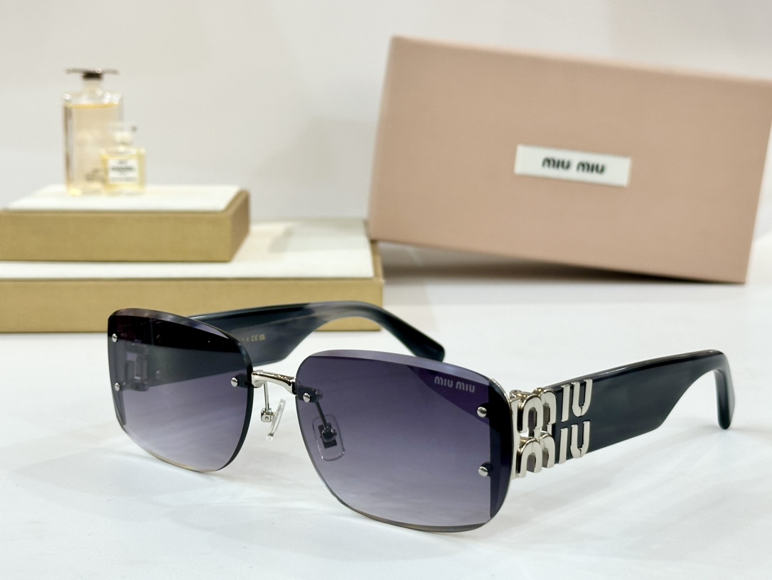  MIU MIU 
MOD：MU140AV
Size：65口17 142
