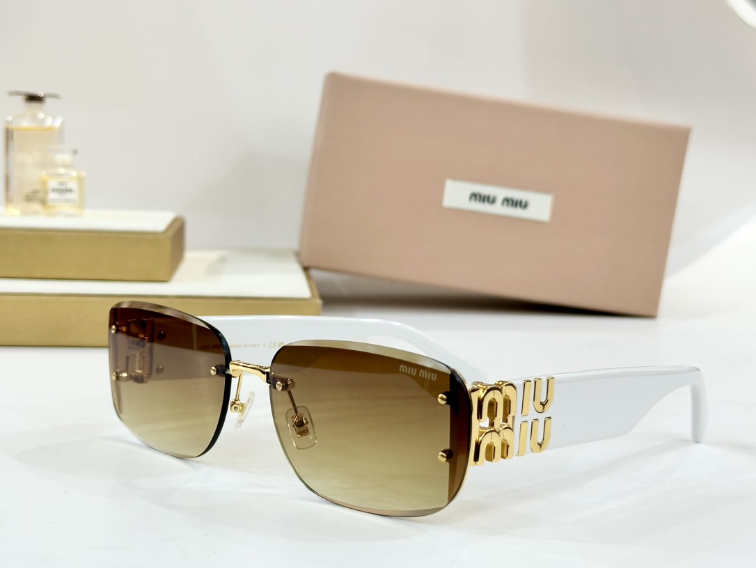  MIU MIU 
MOD：MU140AV
Size：65口17 142
