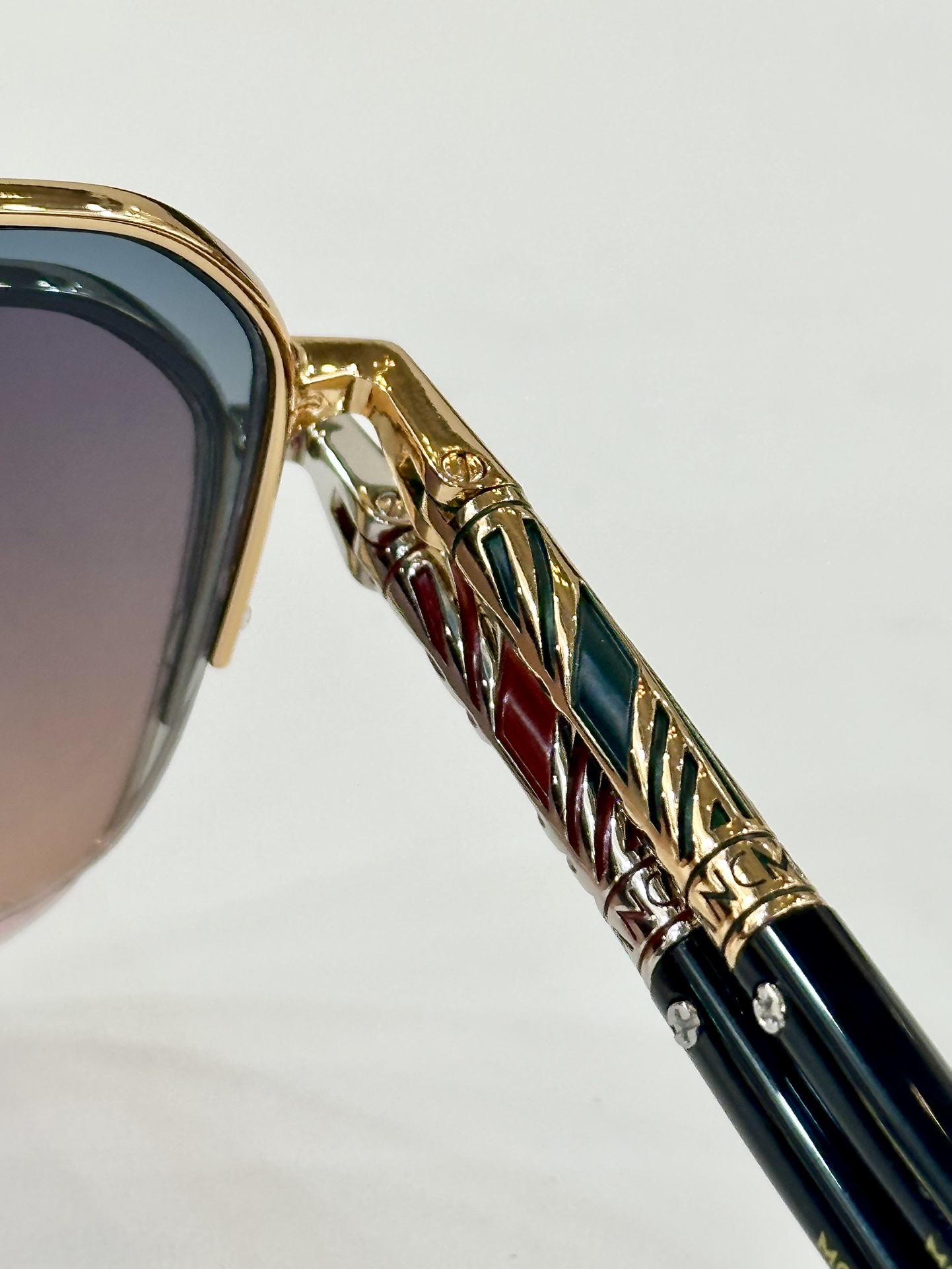 。MONT BLANC
M OD：MB0708S
Size：57口17 145
