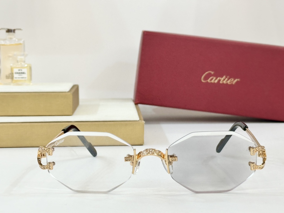 Cartier
MOD：CT0581S
Size：142
