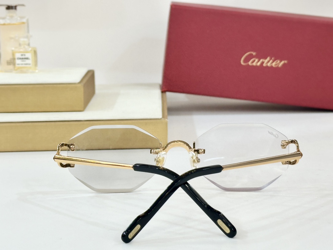  Cartier
MOD：CT0581S
Size：142
