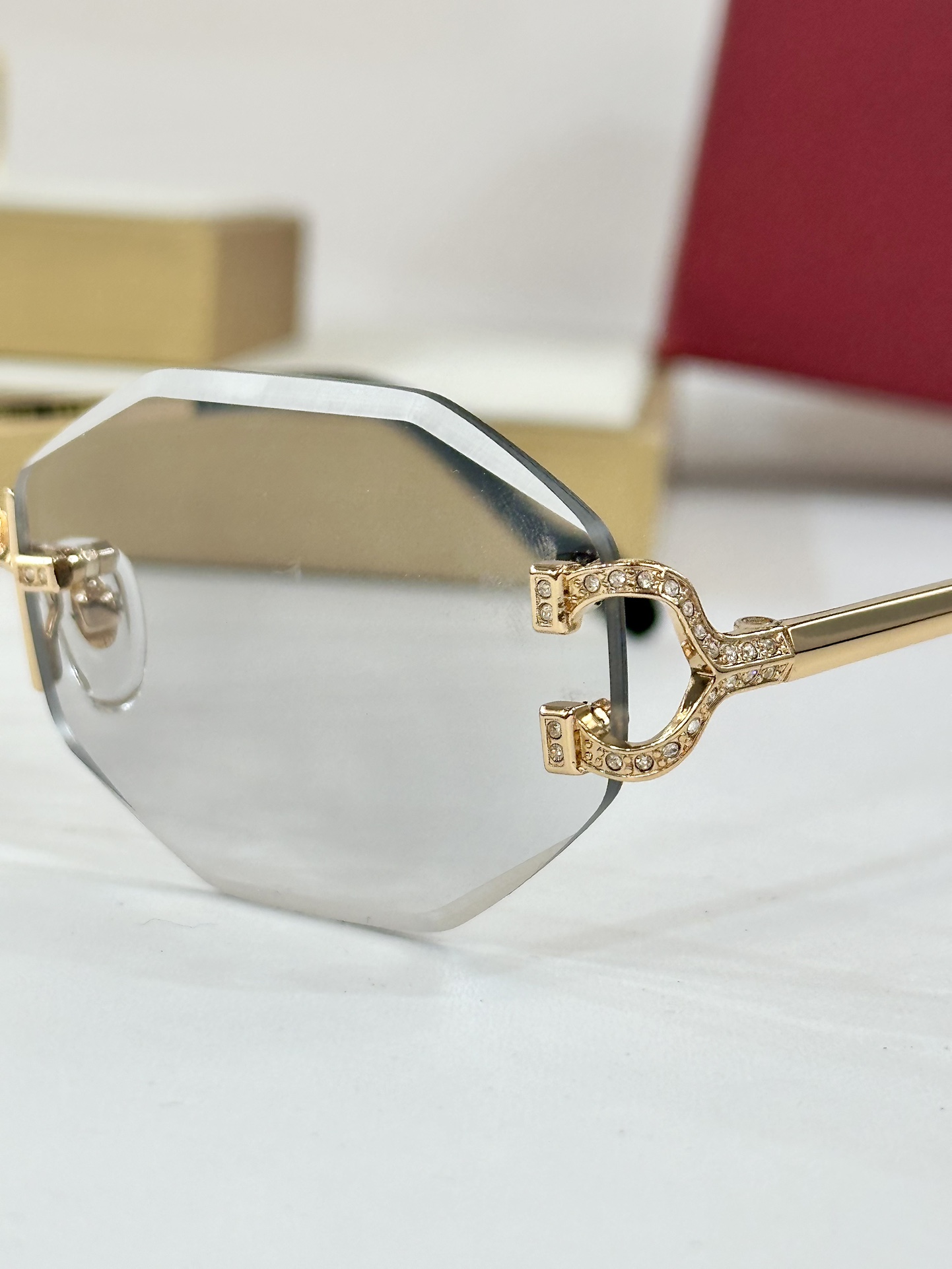  Cartier
MOD：CT0581S
Size：142
