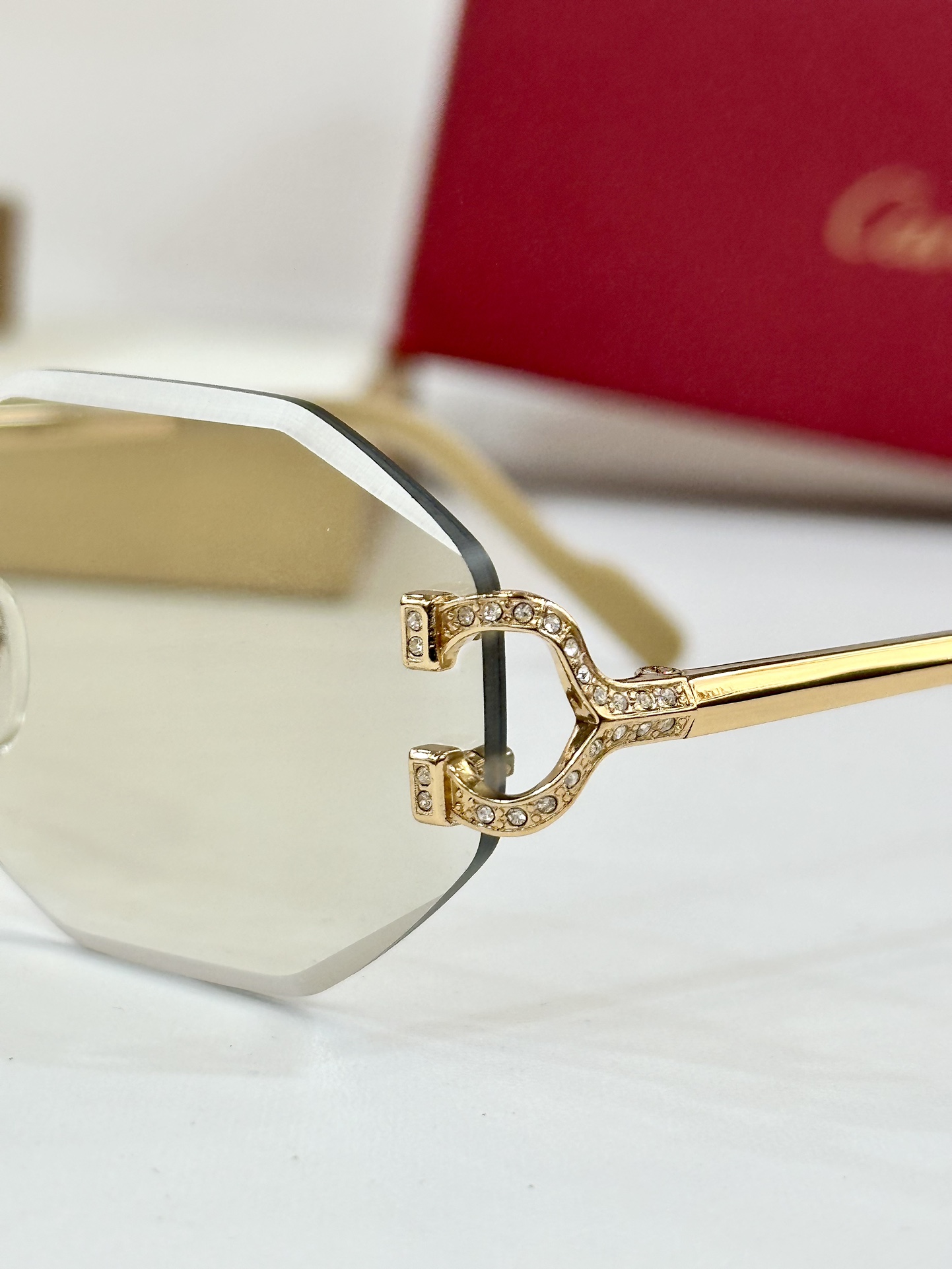  Cartier
MOD：CT0581S
Size：142
