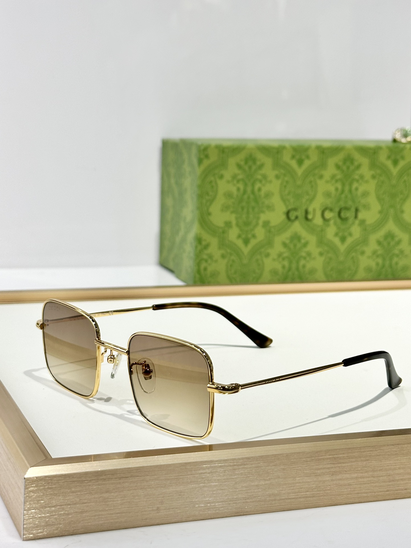  GUCCI
MODEL：GG1813S
SIZE：46口26-140

