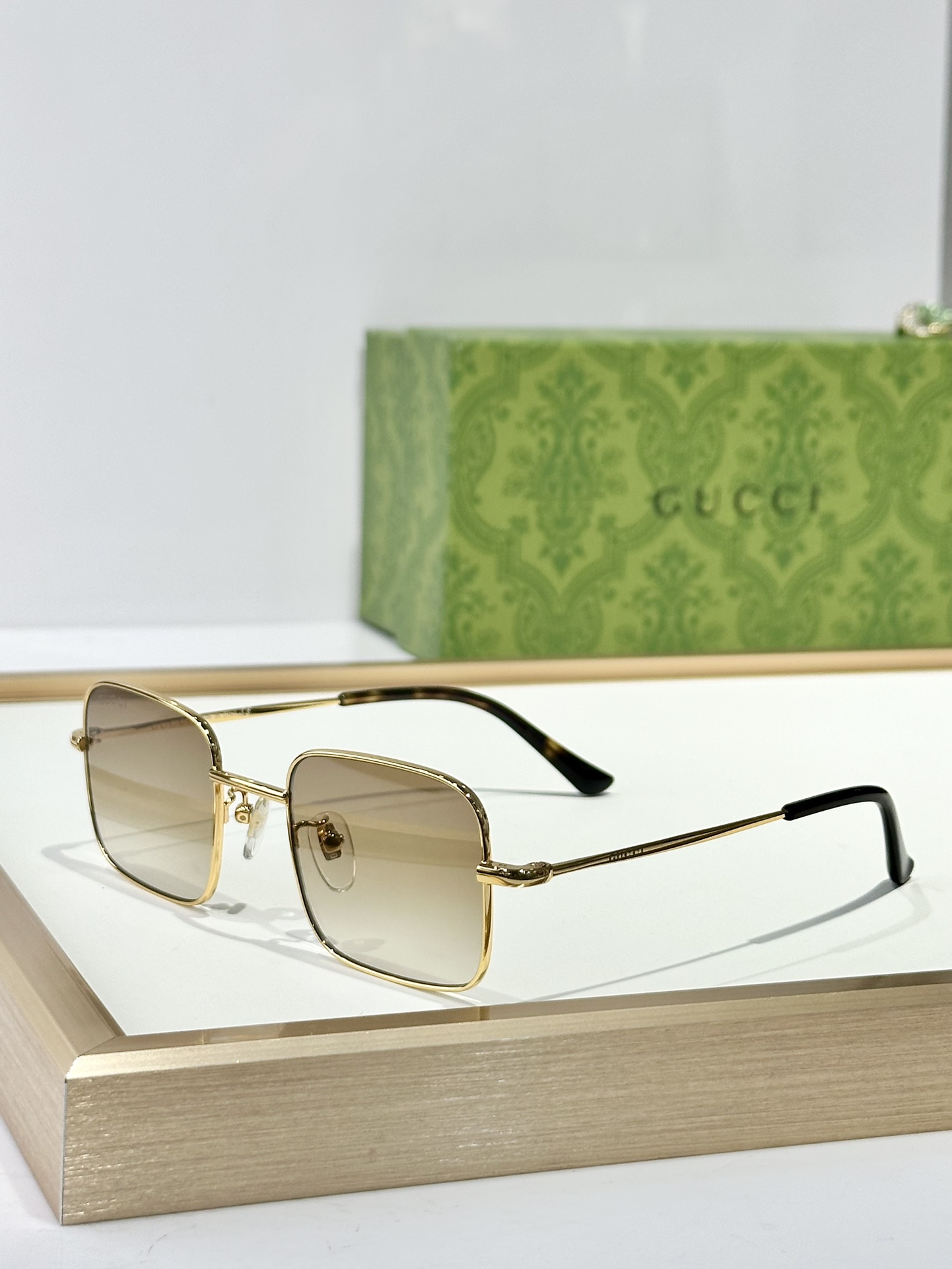  GUCCI
MODEL：GG1813S
SIZE：46口26-140
