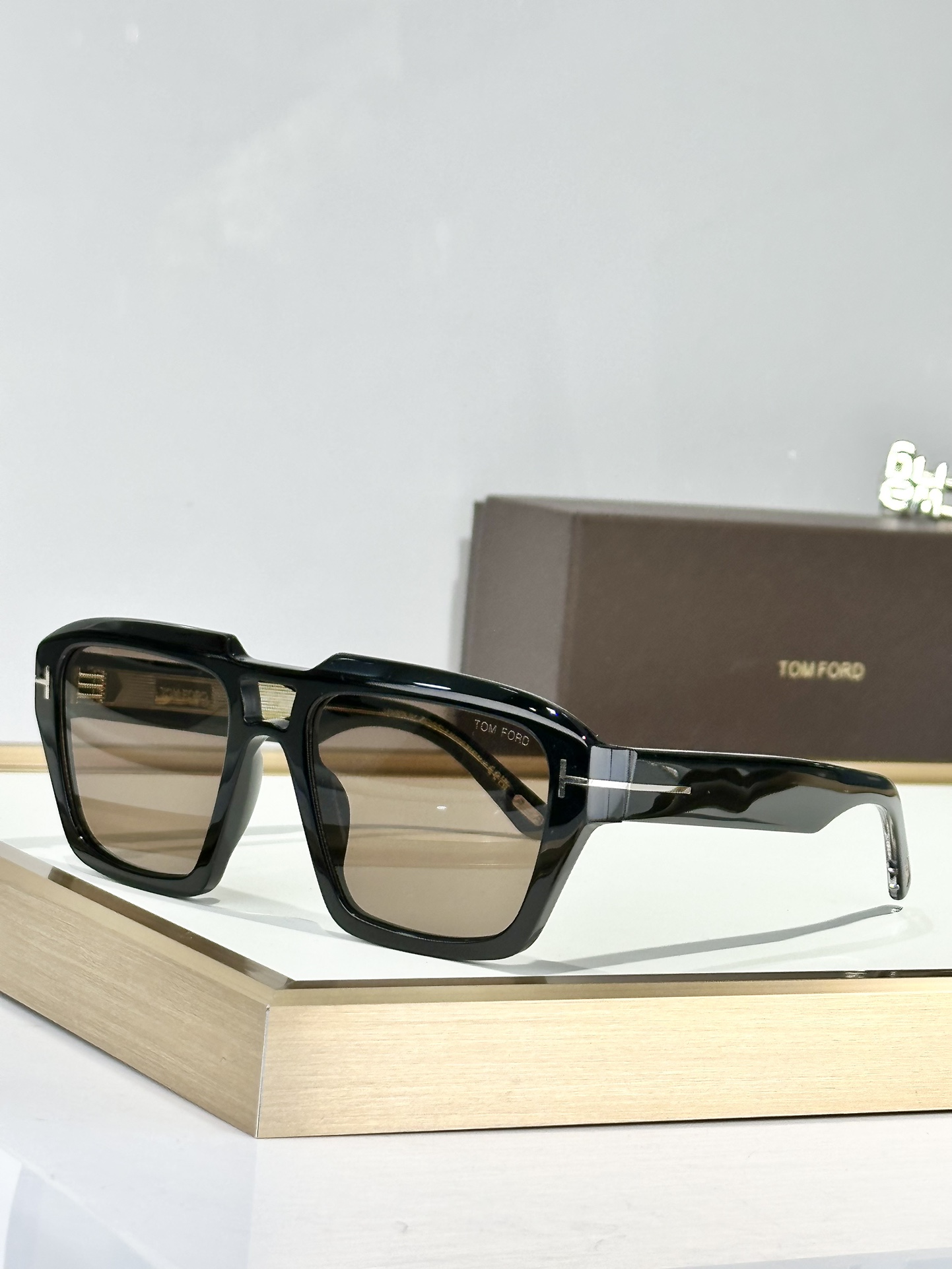  TOMFORD
MOD：FT1202
Size：56口19 140
