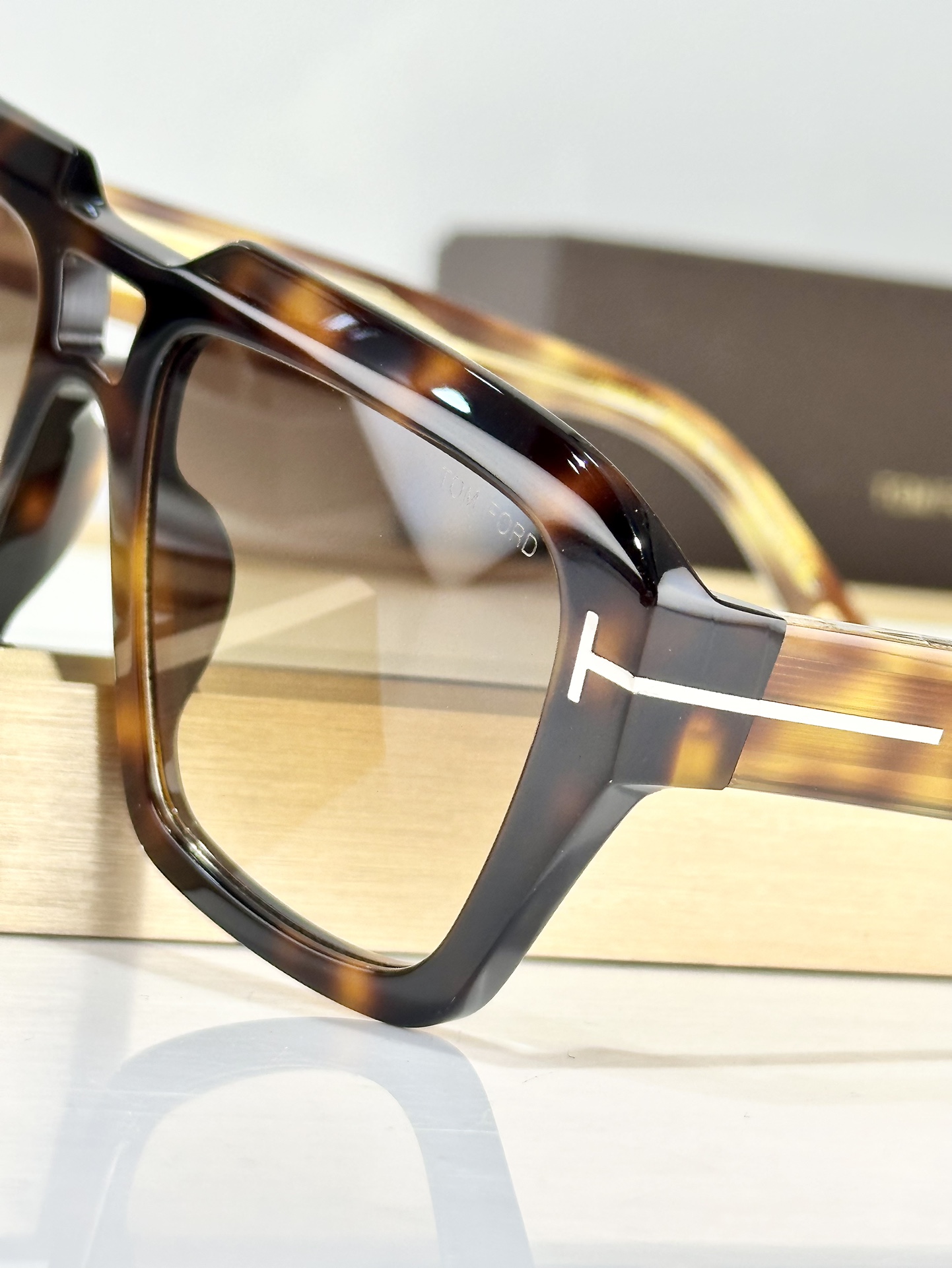  TOMFORD
MOD：FT1202
Size：56口19 140
