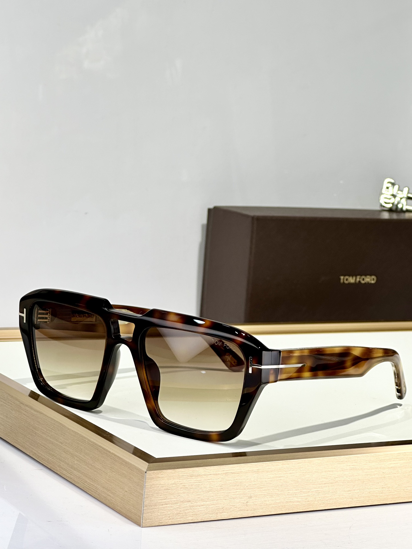  TOMFORD
MOD：FT1202
Size：56口19 140
