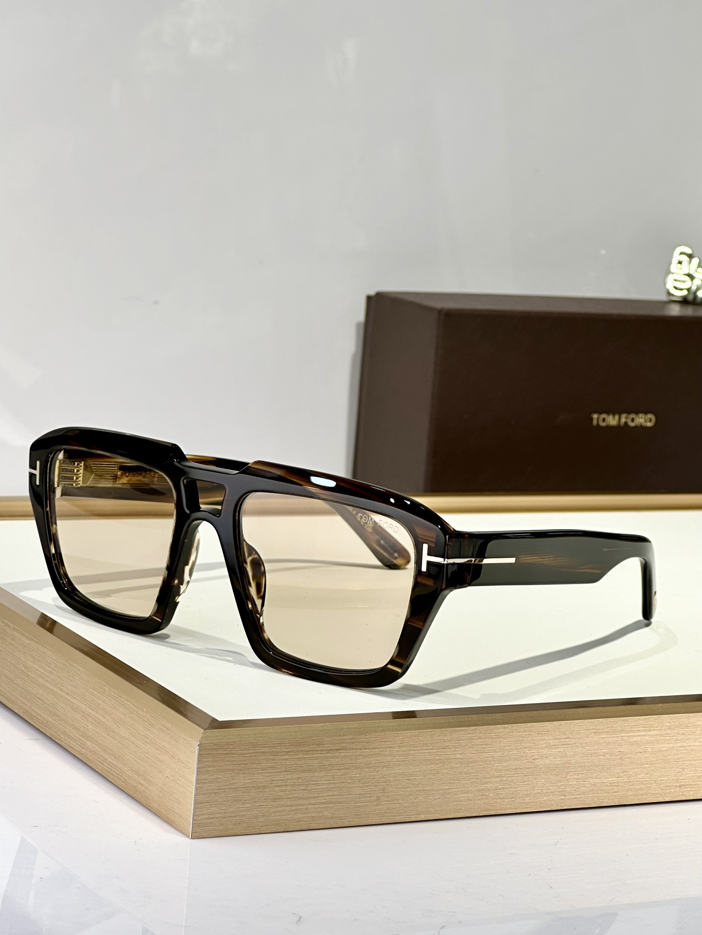  TOMFORD
MOD：FT1202
Size：56口19 140
