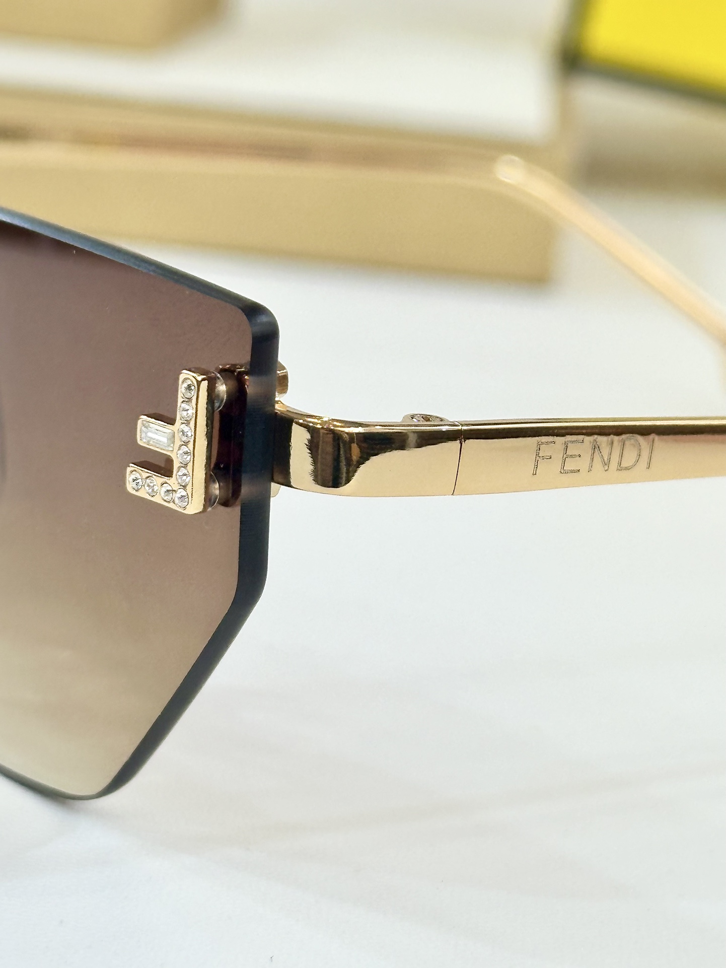  Fend*
Mod：FE4093
Size：57-19-145
